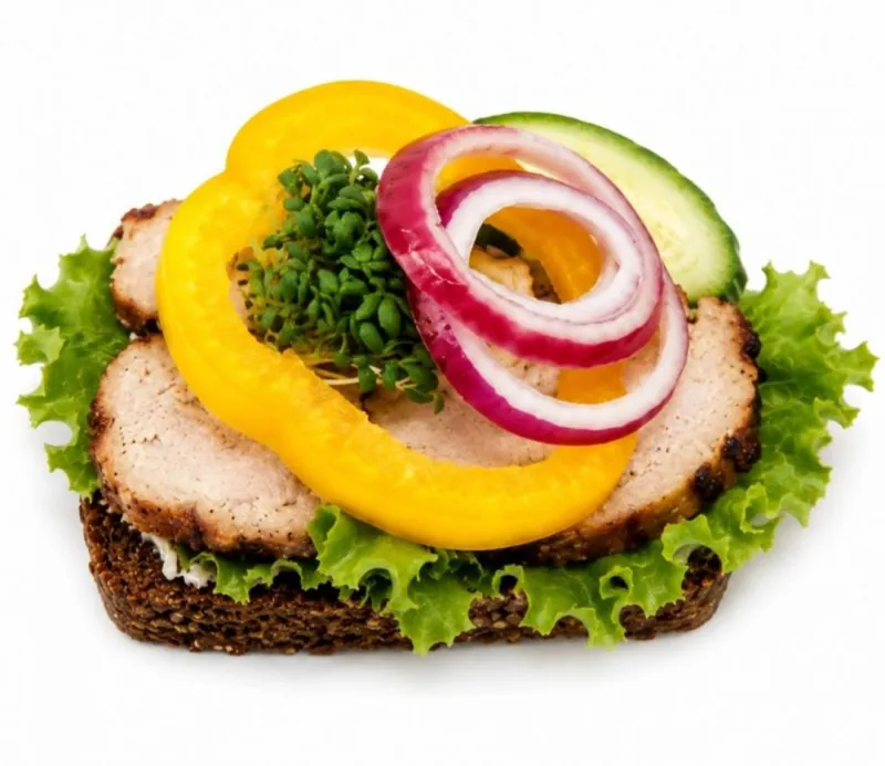 Frikadelle m/ agurkesalat – smørrebrød fra Birkerød Smørrebrød