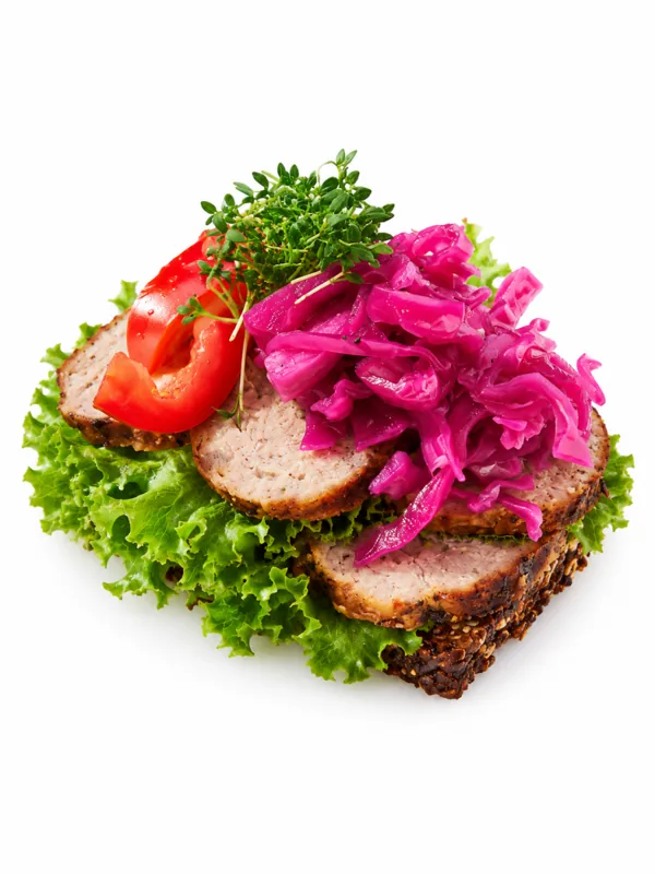 Frikadelle m/ syltet rødkål – smørrebrød fra Birkerød Smørrebrød