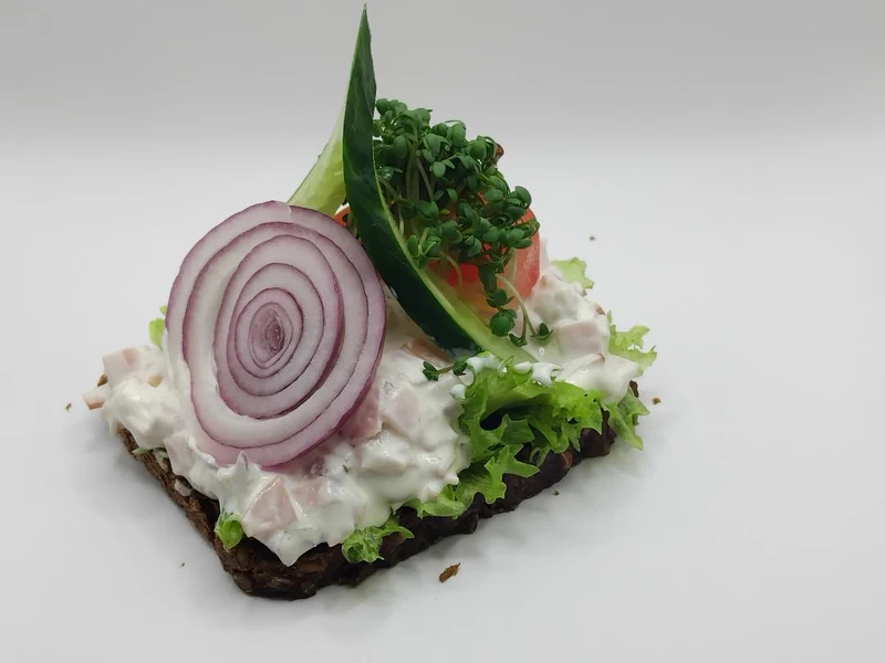 Skinkesalat – smørrebrød fra Birkerød Smørrebrød